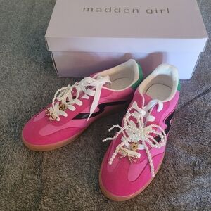 Madden Girl sneakers size 7.5 NWT